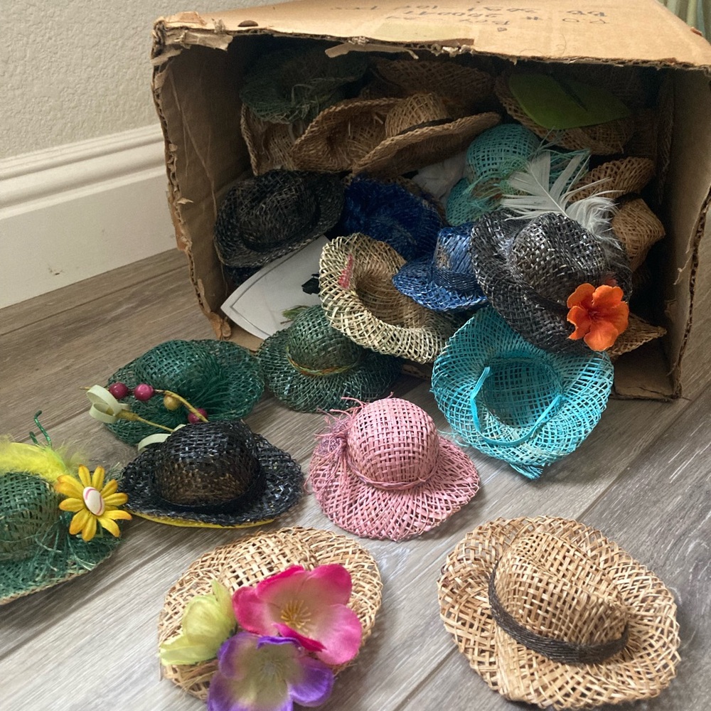 Final Sale!Huge box of 50 decorative rattan miniature crafts hats!